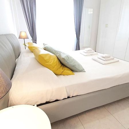 Doctor House - Bari Policlinico Apartment Luaran gambar