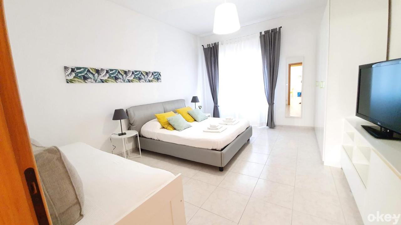 Doctor House - Bari Policlinico Apartment Luaran gambar