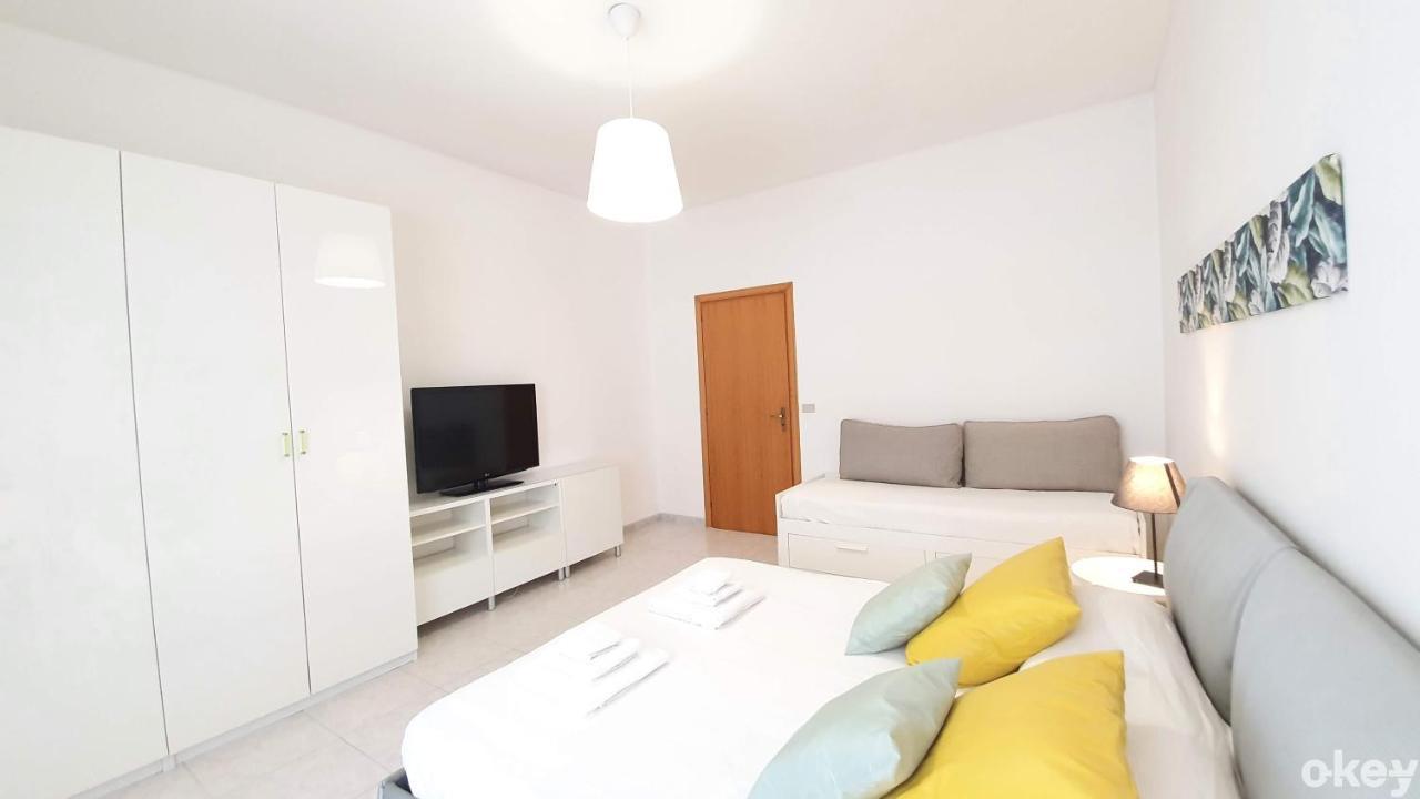 Doctor House - Bari Policlinico Apartment Luaran gambar