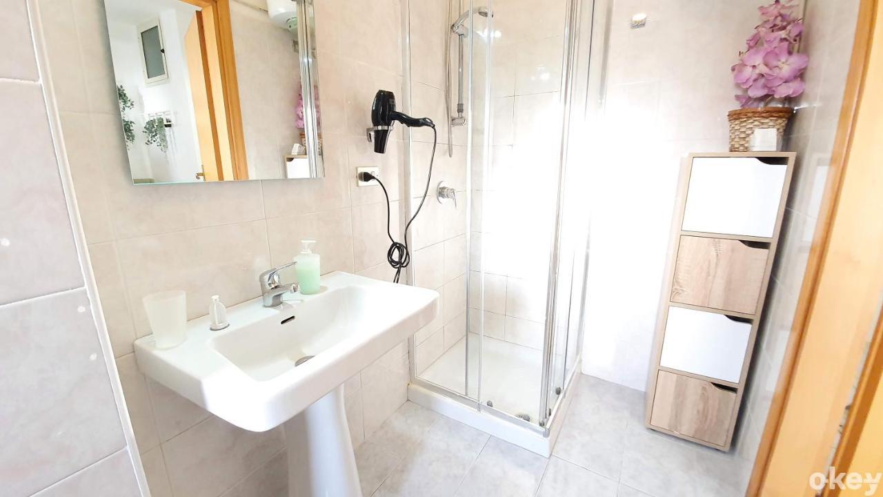 Doctor House - Bari Policlinico Apartment Luaran gambar