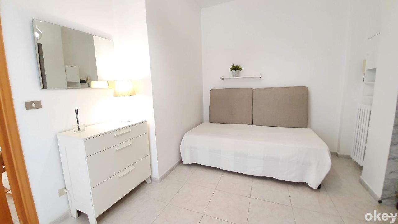 Doctor House - Bari Policlinico Apartment Luaran gambar