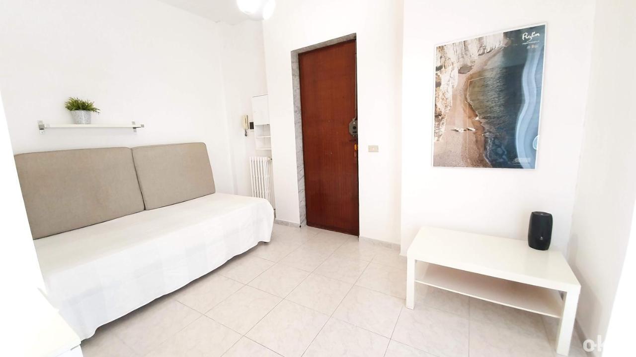 Doctor House - Bari Policlinico Apartment Luaran gambar